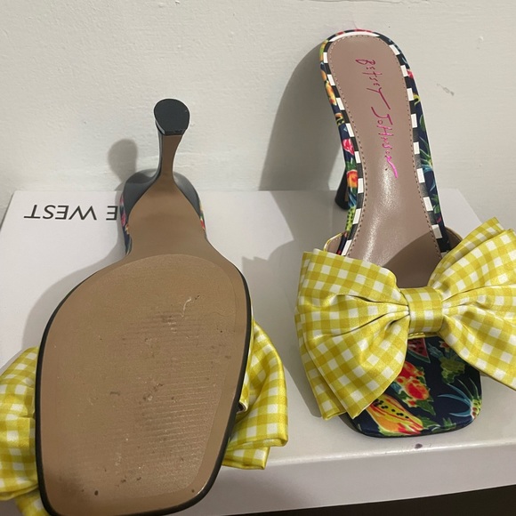 Betsy Johnson gingham sandals - Picture 2 of 2